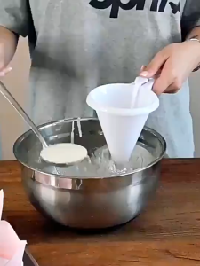 Batter Funnel Hand-held Chocolate Cream Batter Dispenser Food Grade Plastic Kitchen Baking Tool