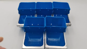 กล่องให้อาหารกระต่าย รางใส่อาหารกระต่าย ชามอาหารกระต่าย รางให้หญ้ากระต่าย ป้องกันการดอง 1 ชิ้น กระต่าย กันคว่ำ  กันกัด 10cm 12cm 14cm ทนนาน