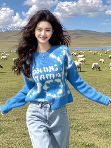 เสื้อสเวตเตอร์คอตั้งแขนยาวสีน้ำเงินสำหรับผู้หญิงในฤดูใบไม้ร่วงและฤดูหนาว เสื้อสเวตเตอร์ถักลายแฟชั่นสั้นแบบลำลองที่สวมใส่สบาย