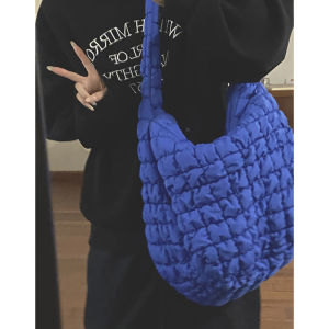 Korean Style Large Capacity down Shoulder Bag for Women 2023 New Autumn Winter Fashion Commuting Crossbody Bag Versatile Nylon Material Zipper Closure Casual Leisure Handbag