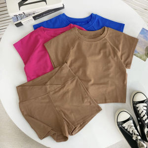 เสื้อยืดคอกลมแขนสั้นทรงเข้ารูปเข้ารูป กางเกงขาสั้นทรงเข้ารูปเอวสูง ชุดสองชิ้น ผ้าฝ้าย ฤดูร้อน 2024 แฟชั่น