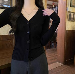 เสื้อคาร์ดิแกนถักคอวีสีเทาหรูหรา ทรงสลิมฟิต แขนยาว ปกติ ผ้าฝ้ายผสม ฤดูใบไม้ร่วง/ฤดูหนาว เสื้อชั้นในสำหรับผู้หญิง