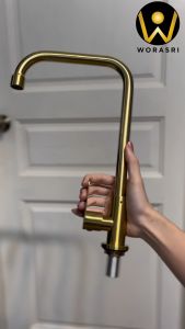 WoraSri ก๊อกซิงค์ห้องครัวล้างจานคอหงส์ตัวยูคลาสสิค สแตนเลส 304 ไร้สนิมสารตะกั่ว สีทองด้านเงางาม สายน้ำดี ก 20 สูง 29 ซม. Swan Sink Faucet