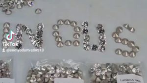 ชวาสมุดพักผ่อน คริสตัลแท้ ผลิตภัณฑ์เกรด Luminus สำหรับการฉีดผลิตภัณฑ์เล็กน้ำ การใช้งานในกรณีอาการแพ้และเสริมจมูก