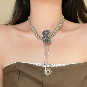 สร้อยคอโซ่กระดูกไหปลาร้าไข่มุกสีเทาสไตล์พังก์ จี้หมีน่ารัก ดีไซน์น่ารัก หวานและเท่ โซ่กระดูกไหปลาร้าโซ่กระดูกไหปลาร้าแบบใหม่ โซ่กระดูกไหปลาร้าแบบมีจี้