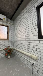 วอลเปเปอร์ติดผนัง ลายอิฐ ขนาด 0.45x9-10เมตร ติดง่าย กันน้ำ มีกาวในตัว มีอายุการใช้งานสูง สติ๊กเกอร์ติดผนัง วอลเปเปอร์ติดผนังบ้าน สติกเกอร์ติดผนังบ้าน Wallpaper Sticker PVC