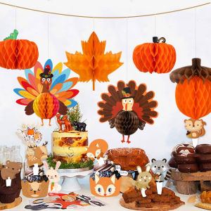 ตกแต่งห้องเรียน รูปปีกนกสามมิติ ลูกโป่งตาข่าย รูปแตงกวา เปลือกหอย รูปใบไม้ ตกแต่งห้องเรียน งานวันเริ่มต้นฤดูใบไม้ร่วง