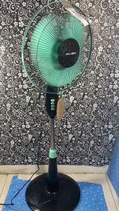 Kipas Angin Berdiri Welhome WH-1681: Kipas Angin Lantai 16 Inch