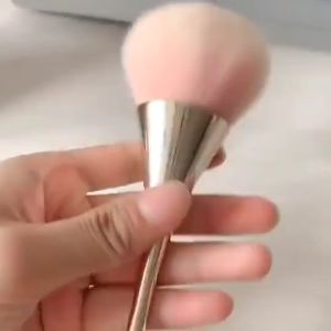 Cọ Phủ Phấn Thiết Kế Đầu Lông Mềm Mịn Cọ Bung Tròn Kiểu Dáng Dài Chắc Chắn Cho Thao Tác Nhanh Và Chuẩn Xác.