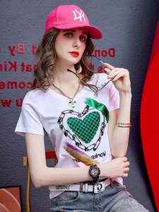 เสื้อยืดแขนสั้นพิมพ์ลายแฟชั่นฤดูร้อนสำหรับผู้หญิง ทรงสลิมฟิต สีขาว คอกลม ความยาวปกติ เสื้อยืดผู้หญิง