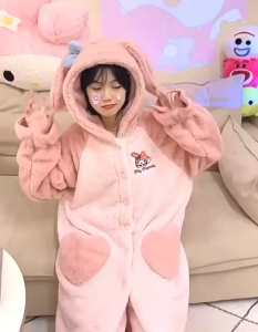 กรุงเทพฯ ชุดนอนขนแกะปะการังผู้หญิง 2024 ใหม่ - ใบไม้ร่วงฤดูหนาวเสื้อคลุมอาบน้ำยาว