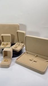 กล่องกำมะหยี่ใส่ผิวของเครื่องประดับกล่องเก็บเครื่องประดับกล่องใส่แหวนต่างหูสร้อยคอกำไลสร้อยข้อมือสีครีม