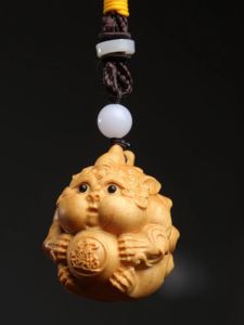 Đồ Trang Trí Bằng Gỗ Đàn Hương Vàng Khắc Hình Quái Vật Vàng Dễ Thương Để Trang Trí Phòng Khách Và Văn Phòng Đồ Trang Trí Thủ Công