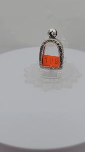 M#109 ตลับพระ/กรอบพระสเตนเลสลายไทย วงใน 1.65x2.2 ซม พิมพ์ซุ้มกอเล็ก-จิ๋วหรือใกล้เคียง ขนาดที่ใส่สวย 1.3x1.9  ซม