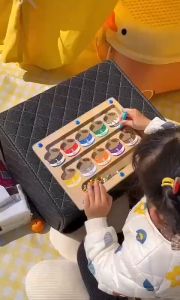 Bảng gỗ hạt đậu từ tính MONTESSORI phân biệt màu sắc và số đếm cho bé