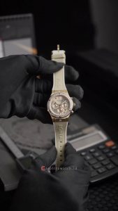 Jam Tangan Wanita Bonia Chronograph B10809-2227C Cristallo Gold Dial Silicon Strap