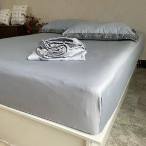 Pure Cotton Comfortable Bedding Set 60 Thread Count Satin Weave Brown Pad Single Bed Canopy Soft Fabric Luxury Bed Sheets