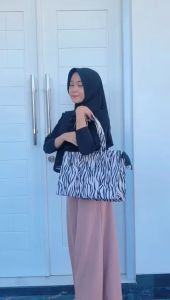 TAS WANITA KEKINIAN UNTUK BELANJA KERJA GAYA BAHAN WATER REPELLENT MODEL SIMPLE DAN ELEGAN