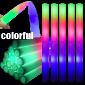 ไฟ LED โฟมแท่งเรืองแสงสีอาร์จีบีที่มีสีสันส่องสว่างเรืองแสงโฟมติดหลอดเชียร์สำหรับของตกแต่งปาร์ตี้วันเกิดคริสต์มาส
