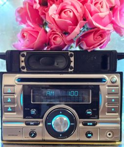 Máy nghe nhạc liền Amply ô tô Clario 8701A353. tính năng CD/RADIO/USB/AUX. giành cho mọi loại xe.