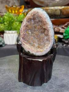 🇲🇾Johor 100%Natural top-grade raw mineral sugar shine dragon egg rare pink egg 🎆. The natural crystalline red-pink crystal also has a hint of golden yellow ✔️. Each one is shaped like a small mountain with cracked patterns ⛰️ with a beautiful conc