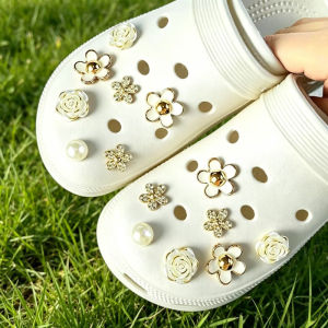14PCS Shoe Charms Fashion Diamond Flower Pearl Buckles Water Rose Daisy for Sandals Clogs DIY Accessory Gifts