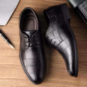 Business Casual Plaid Mens Shoes Leather Oxfords Dress Shoes Large Size Versatile Casual Wedding Shoes Spring Autumn