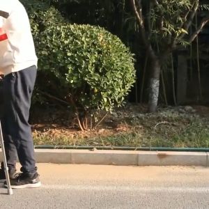 Foldable Walking Frame Tongkat 4 Kaki Bantu Jalan Crutches Walking Cane Aid For Elderly Adult Walker Frame Walking Chair