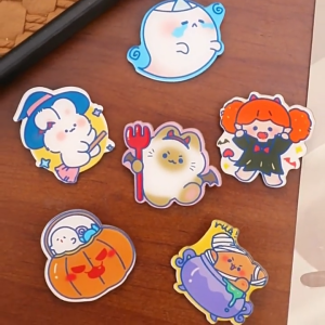 MOMO 1PCS Halloween Ghost Brooch Pin Cartoon Badge Acrylic Pin Small Gift Bag Clothing Decoration