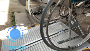 ทางลาดรถเข็นอลูมิเนียม ยาว 90cm. กว้าง 73cm. พกพา พับได้ ใช้ได้ถึงความสูงสุด 25 cm**มีของพร้อมส่ง * *สินค้าซื้อแล้ว ไม่รับคืน*