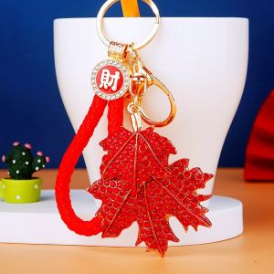 Diamond Embedded Lucky Maple Leaf Car Keychain Metal Womens Handbag Pendant Keychain Circle Woven Rope Hanging Decoration