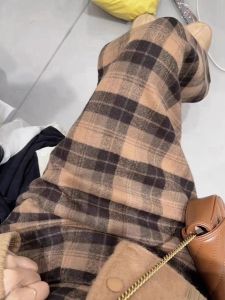 กระโปรงสั้นทรงเอเอวสูงผ้าชิ้นเดียวลายสก็อตสไตล์ย้อนยุคสำหรับผู้หญิง ฤดูใบไม้ร่วง/ฤดูหนาว 2025 กระโปรงทรงหลวมเอวสูงใหม่สำหรับใส่ลำลองและเข้ารูป