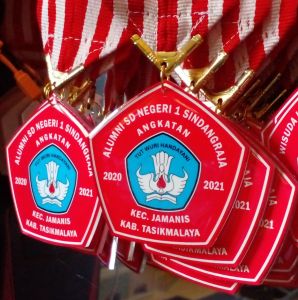 medali akrilik stenles wisuda kelulusan costum