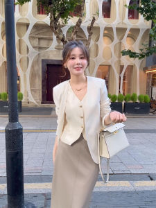 YUFUQING | Chic Apricot Suit Jacket Womens Fashionable Short Casual Vest Two-Piece Set Spring 2025 New Arrival Elegant Style Polyester Fiber