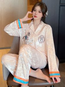 Bộ Đồ Ngủ Lông Cừu Nhung Dài Tay Rộng Rãi Cho Nữ Bộ Đồ Mặc Nhà Sang Trọng Mùa Thu Đông in Họa Tiết Chữ Cái Khóa Kéo