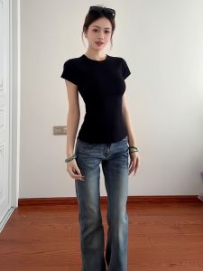 เสื้อยืดแขนสั้นทรงเข้ารูปสำหรับผู้หญิงไซส์ใหญ่ ทรงเข้ารูป ทรงเข้ารูป แขนสั้น คอกลม ทรงเข้ารูป เสื้อยืดคอกลม