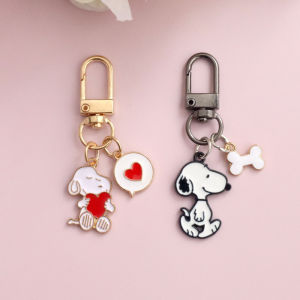 Cute Cartoon Snoopy Keychain: A Creative Gift for Couples & Students