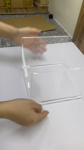 Kệ chữ U mica trưng bày (mẫu lắp ghép)
