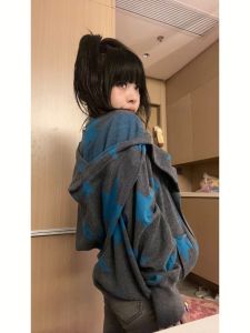 แจ็คเก็ตฮู้ดคอตตอนทรงหลวมสไตล์ญี่ปุ่นย้อนยุคแบบมีซิปปิด สไตล์สตรีท ฤดูใบไม้ร่วง 2024 สำหรับผู้หญิง