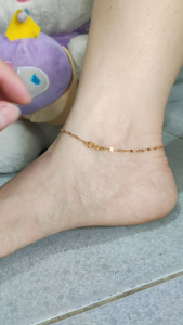 Lắc chân titan nữ khóa tròn không gỉ dây mắt xích nhỏ phản chiếu lấp lánh