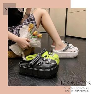 QXshop กำลังนิยม รองเท้าแตะหัวโตแฟชั่นแบบสวม รุ่นนี้ปังมากใส่แล้วไม่อับชื้น มีรูระบายอากาศ ใส่แล้วมั่นใจ ทำความสะอาดง่าย สีสันสดใส แถมฟรีตัวติดการ์ตูนสุดฮิต แมทช์ได้ทุกชุด ห้ามพลาด