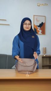 Quinta Fayola Medium Slingbag Uk. 27x18x8 Cm Tas Selempang Wanita Kekinian Terbaru Simple Elegan