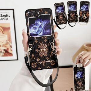 เคสโทรศัพท์ลายหมีน้อยแบบย้อนยุคสุดหรูสำหรับ Samsung Galaxy Z flip 6 5 4 3 5g สร้อยข้อมือโซ่กันกระแทกด้านหลังของผู้หญิง