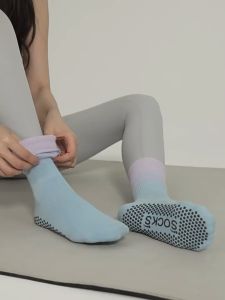 ถุงเท้าโยคะผู้หญิง 1 คู่ ผ้าฝ้ายนุ่ม ซิลิโคนกันลื่น ดูดเหงื่อ-ป้องกันกลิ่น ไซส์ 35-42EU