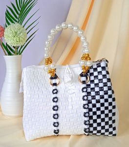 Tas Anyaman Hand Bag Glamour White - Tas Wanita Handle Mutiara dan Penutup Restleting