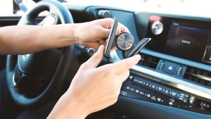 เสียบช่องแอร์ SamHomePlus ราคาถูก ที่วางโทรศัพท์ในรถ แท่นวางโทรศัพท์ในรถ ยึดมือถือ ขาจับโทรศัพท์ ไม่หลุดง่าย กันสะเทือน