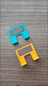 2Pcs Magnetic Cabinet Door Hinge Spacer Quick Installation Hinge Fixed Clip Gap Alignment Tool