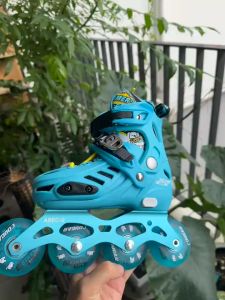 Giày patin Cougar 313 tặng nón và bảo hộ cho bé từ 3 tuổi 8 bánh đèn phát sáng