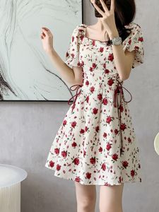 Elegant Fitted Slimming Floral Dress