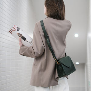 Preppy Style Wide Shoulder Strap Crossbody Bag Retro Soft Leather Small Square Bag One Shoulder Genuine Leather Envelope Package Minimalist Womens Cow Leather Bag Brown